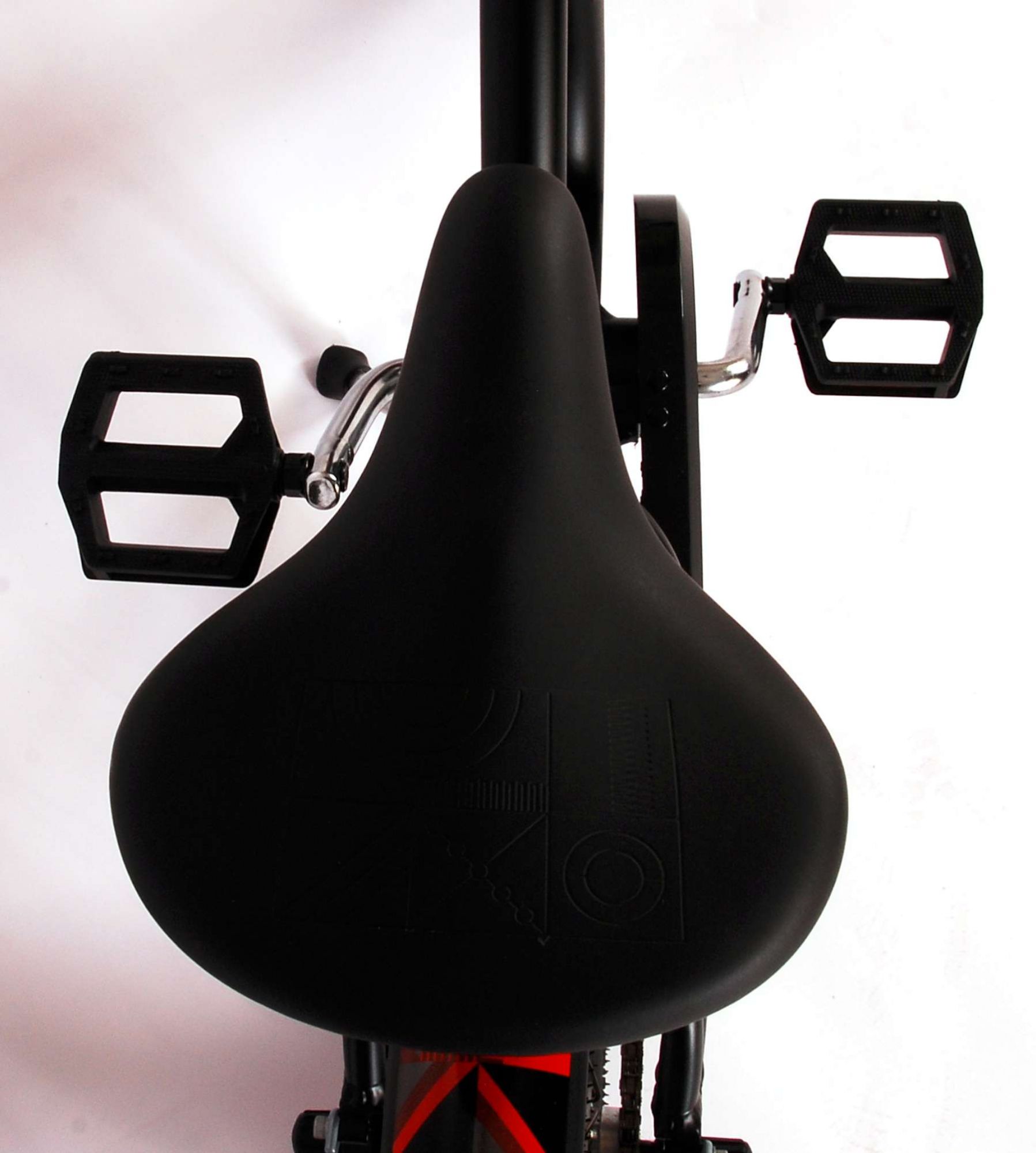 Miracle_Cruiser_-_Zwart_-_16_inch_-_8-W1800